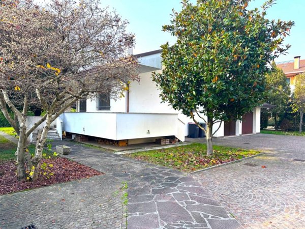 casa indipendente in vendita ad Albignasego in zona Mandriola
