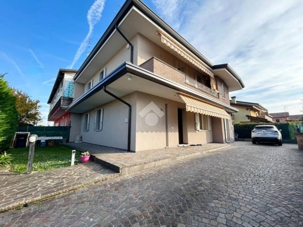 casa indipendente in vendita ad Albignasego in zona Lion