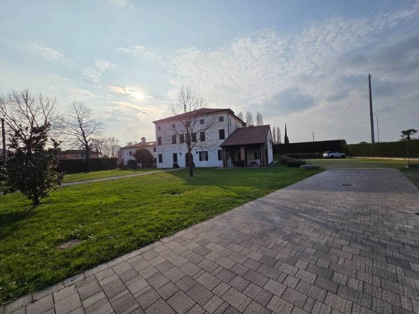 casa indipendente in vendita ad Albignasego in zona Mandriola