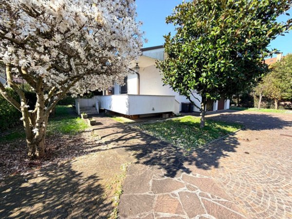 casa indipendente in vendita ad Albignasego in zona Mandriola