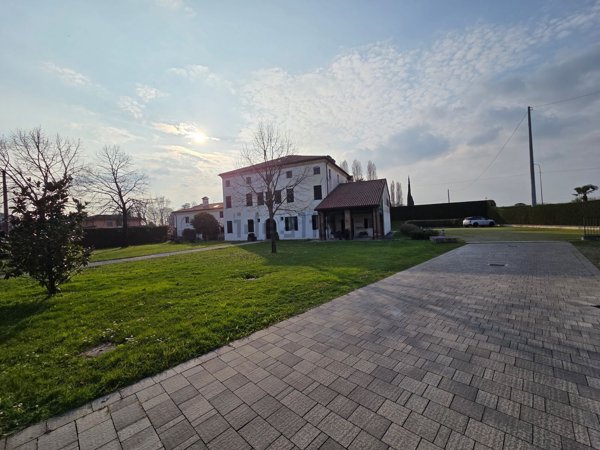 appartamento in vendita ad Albignasego in zona Mandriola