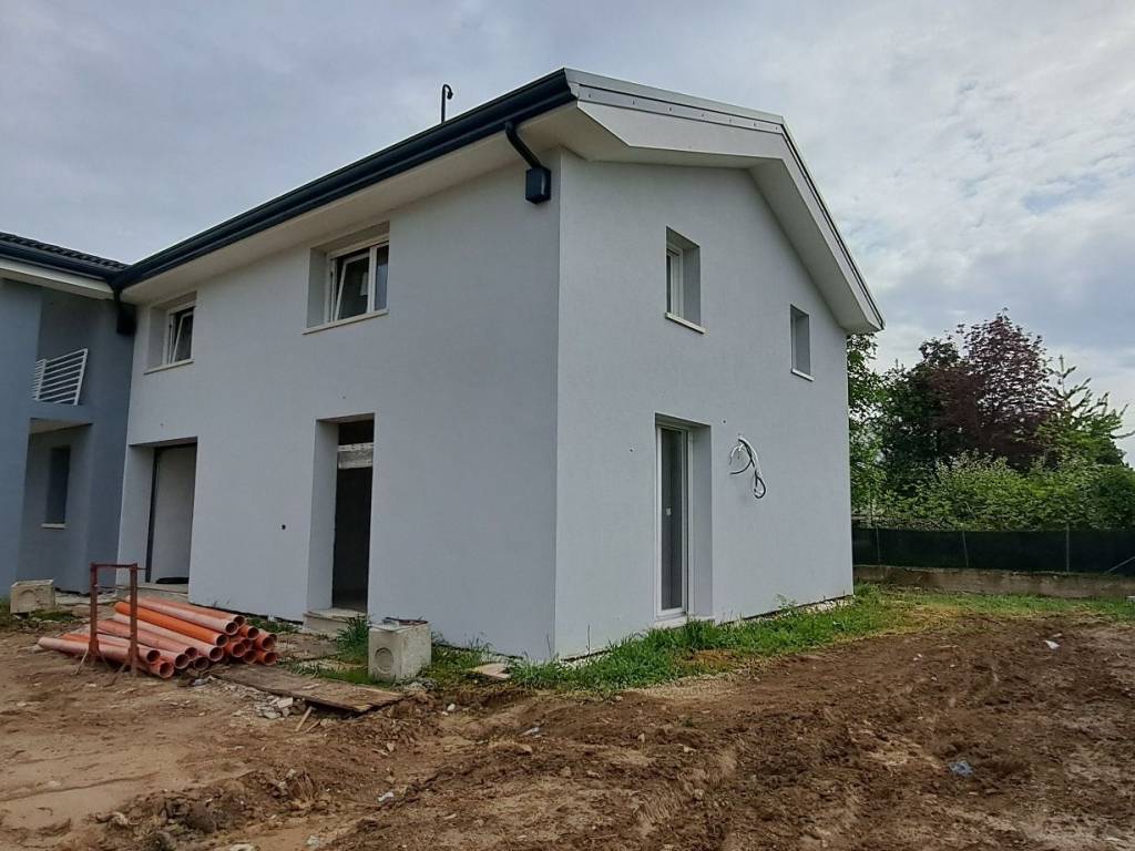 casa indipendente in vendita ad Albignasego in zona Lion