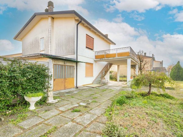 casa indipendente in vendita ad Albignasego in zona Lion