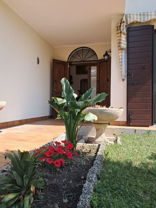 casa indipendente in vendita ad Albignasego in zona Lion