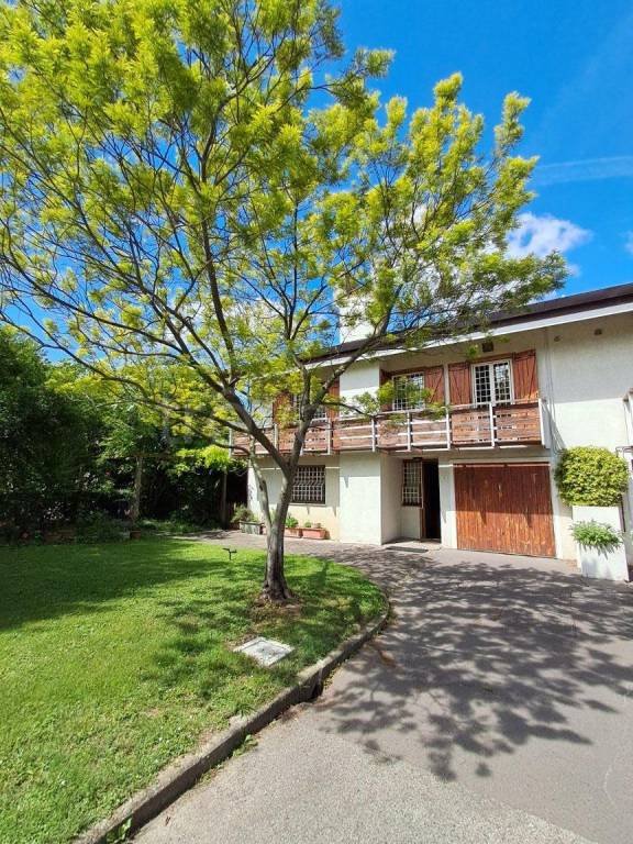 casa indipendente in vendita ad Albignasego in zona Mandriola