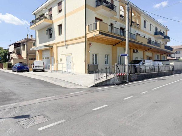 locale commerciale in vendita ad Albignasego