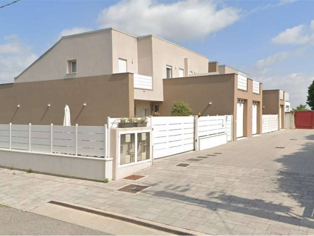 casa indipendente in vendita ad Albignasego in zona Lion
