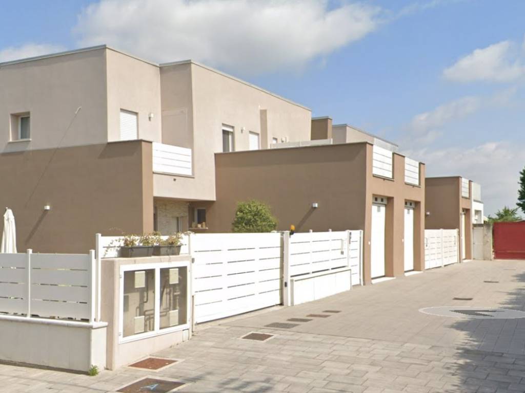 casa indipendente in vendita ad Albignasego in zona Lion