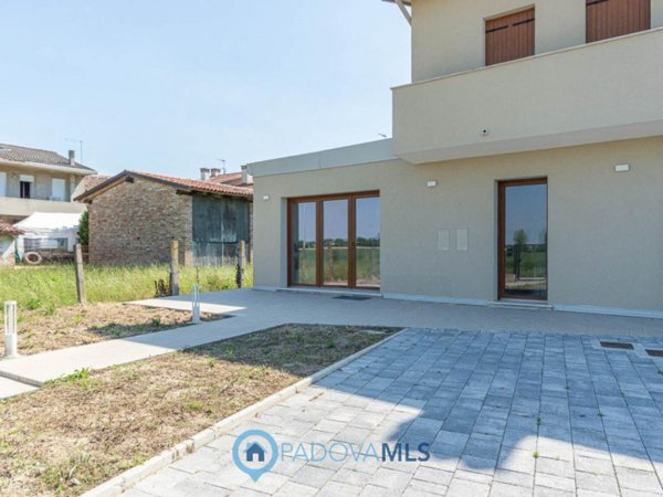 casa indipendente in vendita ad Albignasego in zona Lion