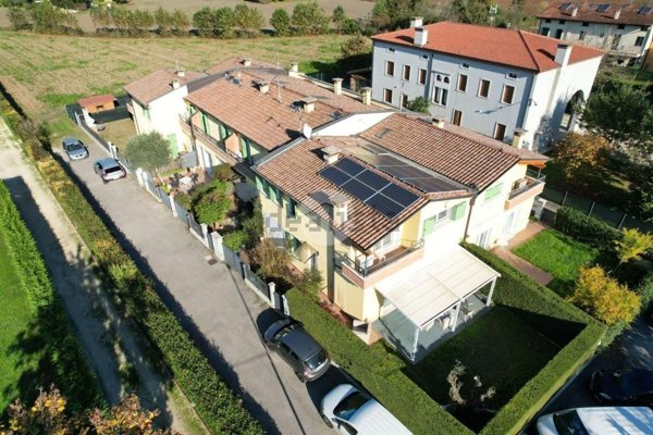casa indipendente in vendita ad Albignasego in zona Lion
