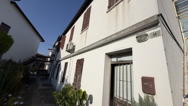 casa semindipendente in vendita ad Albignasego in zona Mandriola