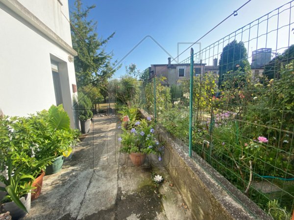 casa indipendente in vendita ad Albignasego in zona Mandriola