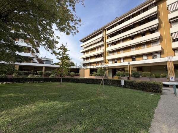 ufficio in vendita ad Albignasego in zona Mandriola
