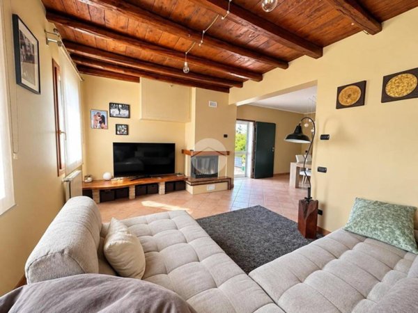 casa indipendente in vendita ad Albignasego in zona Lion