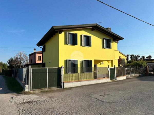 casa indipendente in vendita ad Albignasego in zona Lion