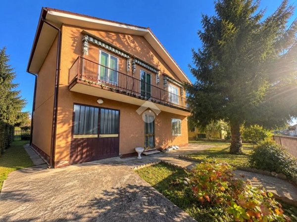 casa indipendente in vendita ad Albignasego in zona Lion