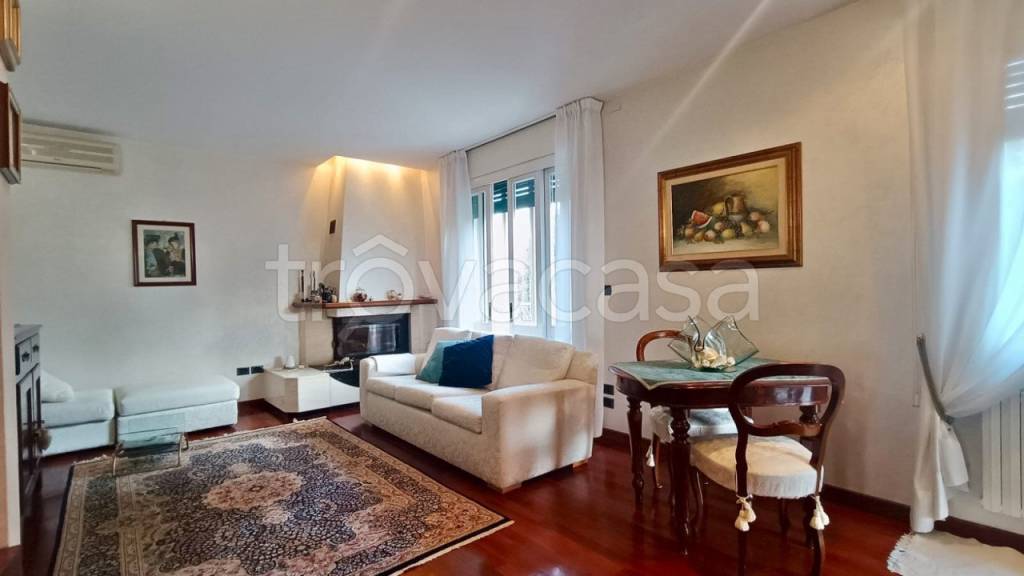 casa indipendente in vendita ad Albignasego in zona Lion