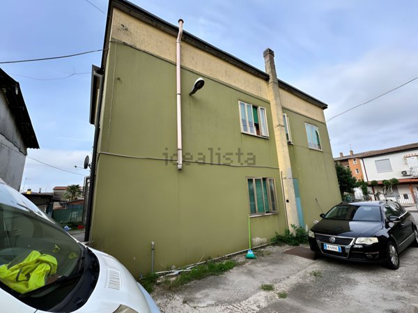 appartamento in vendita ad Anguillara Veneta in zona Taglio