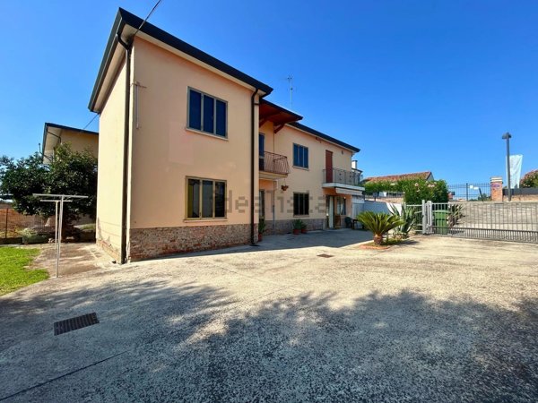 casa indipendente in vendita ad Anguillara Veneta in zona Taglio