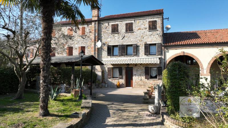 casa indipendente in vendita ad Arquà Petrarca