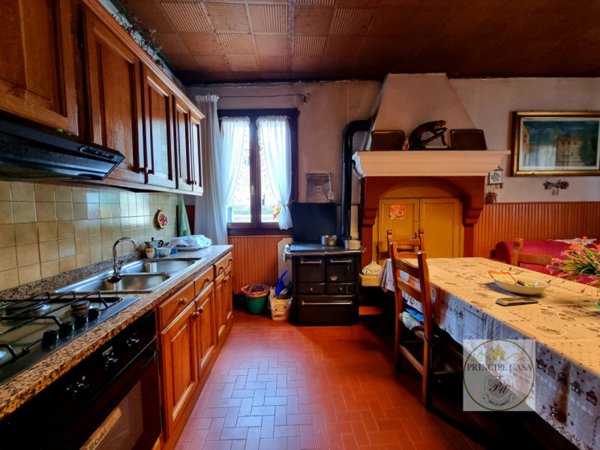 negozio in vendita ad Arquà Petrarca