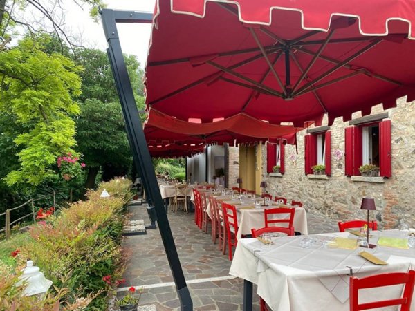 negozio in vendita ad Arquà Petrarca