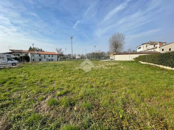 terreno edificabile in vendita ad Arre