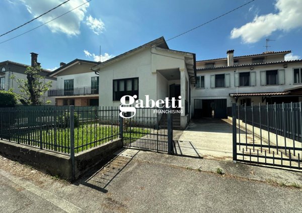 casa indipendente in vendita ad Arre