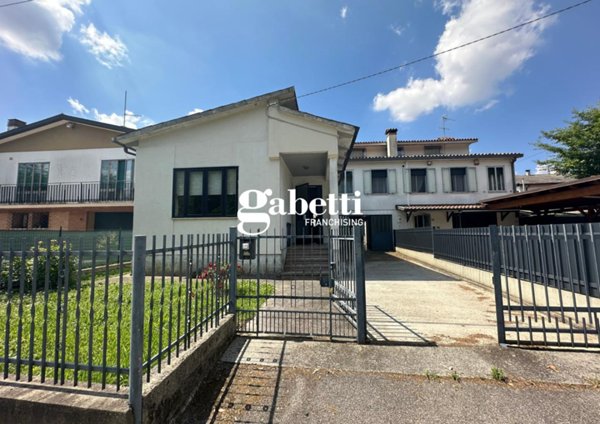 casa indipendente in vendita ad Arre