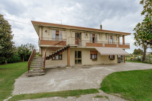 casa indipendente in vendita ad Arre