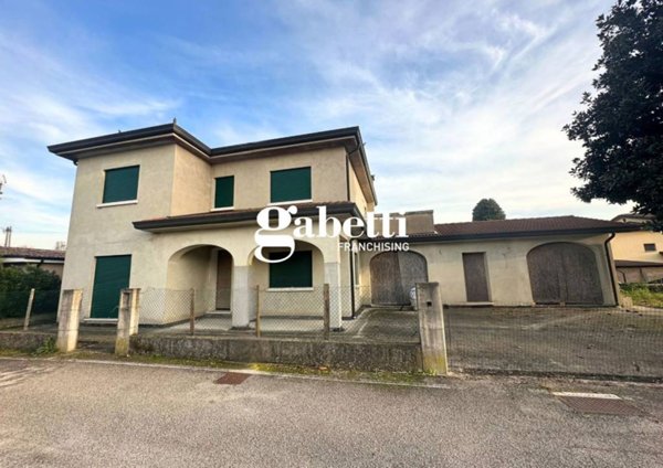casa indipendente in vendita ad Arre