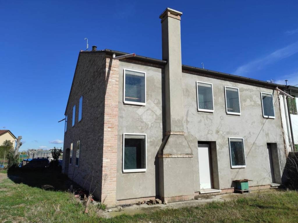 casa indipendente in vendita ad Arzergrande in zona Vallonga