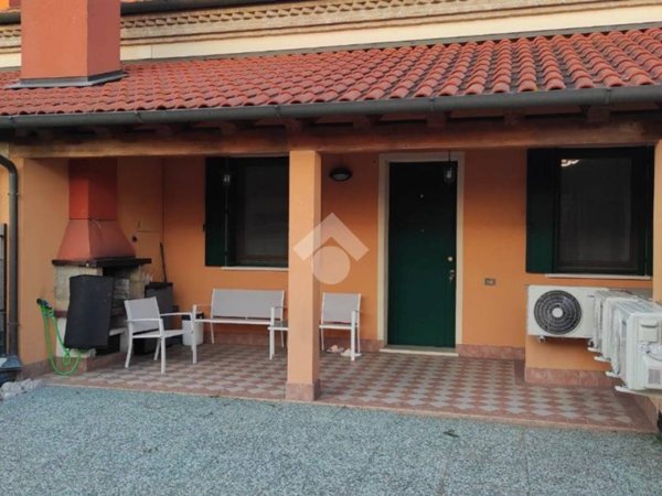 casa indipendente in vendita ad Arzergrande in zona Vallonga