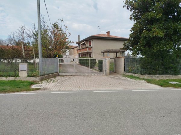 casa indipendente in vendita ad Arzergrande in zona Vallonga