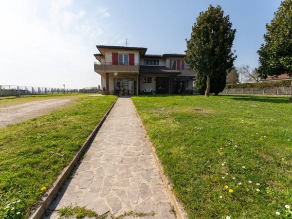 casa indipendente in vendita ad Arzergrande in zona Vallonga