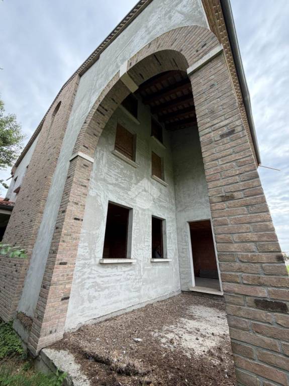 casa indipendente in vendita ad Arzergrande in zona Vallonga