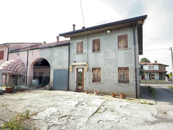 casa indipendente in vendita ad Arzergrande in zona Vallonga