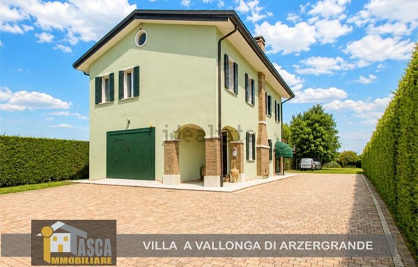 casa indipendente in vendita ad Arzergrande in zona Vallonga