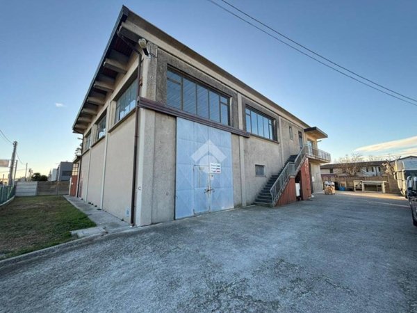 locale commerciale in vendita ad Arzergrande