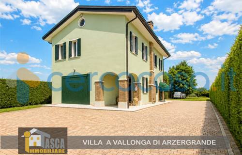 casa indipendente in vendita ad Arzergrande in zona Vallonga