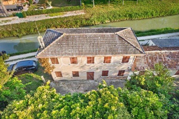 casa indipendente in vendita ad Arzergrande in zona Vallonga