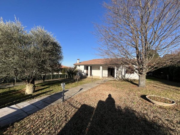 casa indipendente in vendita a Baone in zona Rivadolmo