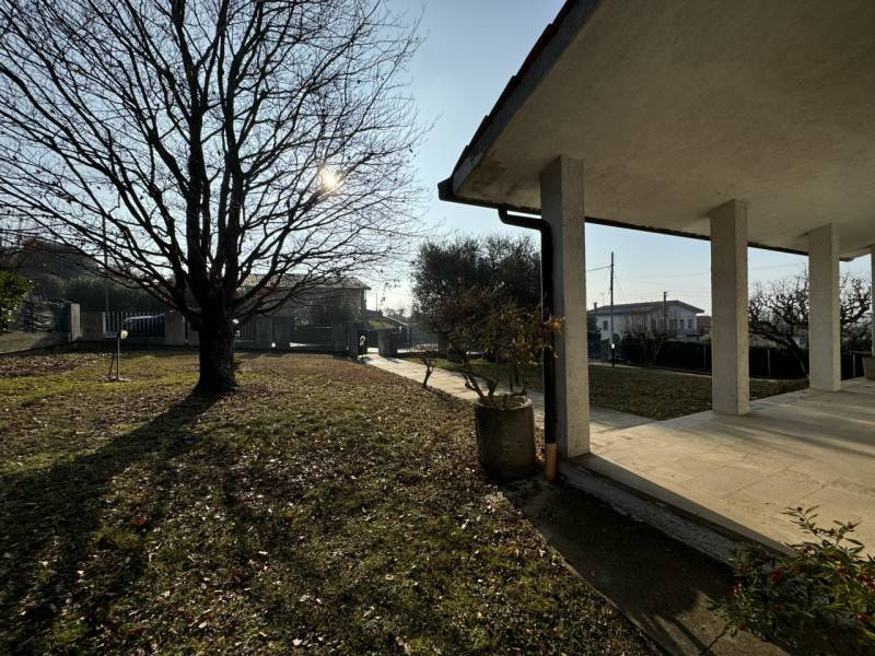 casa indipendente in vendita a Baone in zona Rivadolmo
