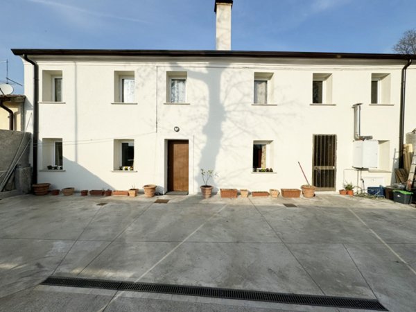 casa semindipendente in vendita a Baone in zona Rivadolmo