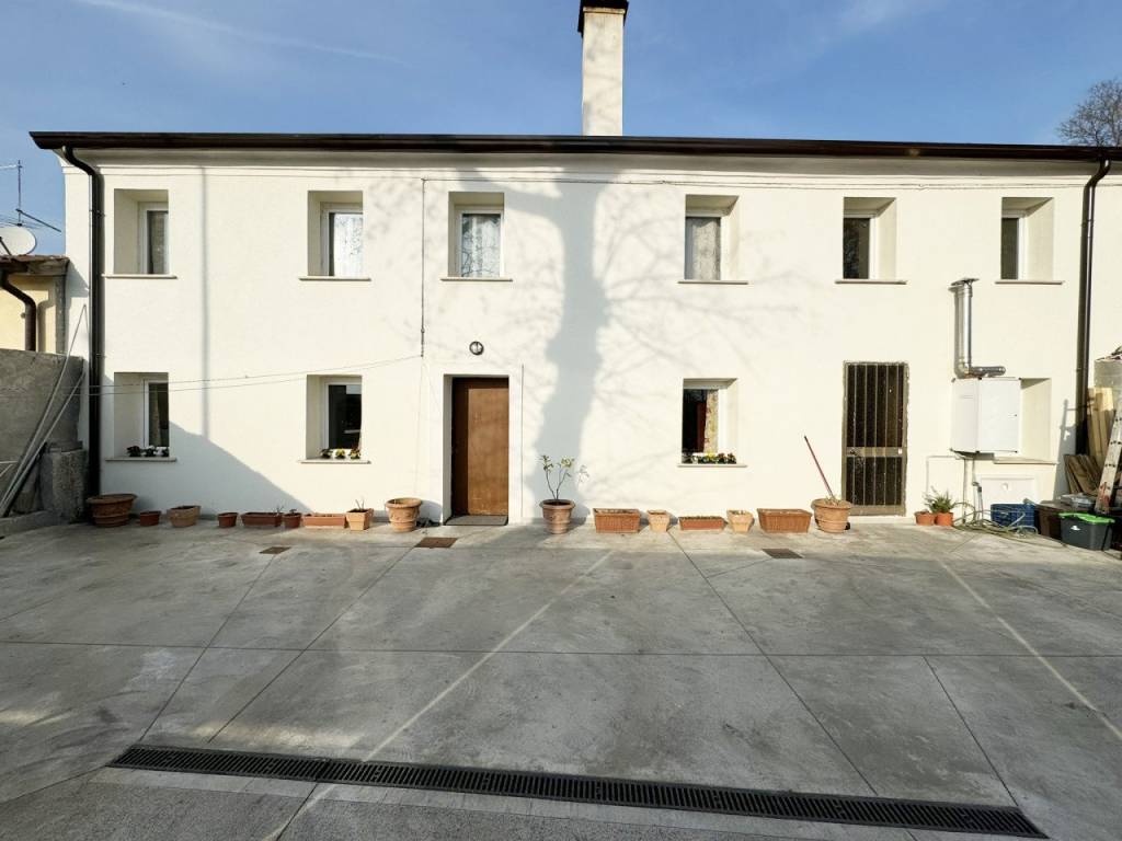 casa semindipendente in vendita a Baone in zona Rivadolmo