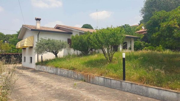 casa indipendente in vendita a Baone in zona Rivadolmo