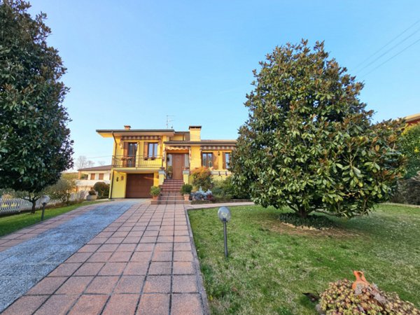 casa indipendente in vendita a Baone in zona Rivadolmo