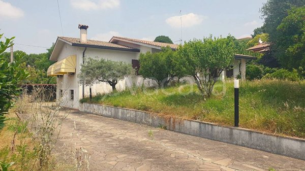 casa indipendente in vendita a Baone in zona Rivadolmo