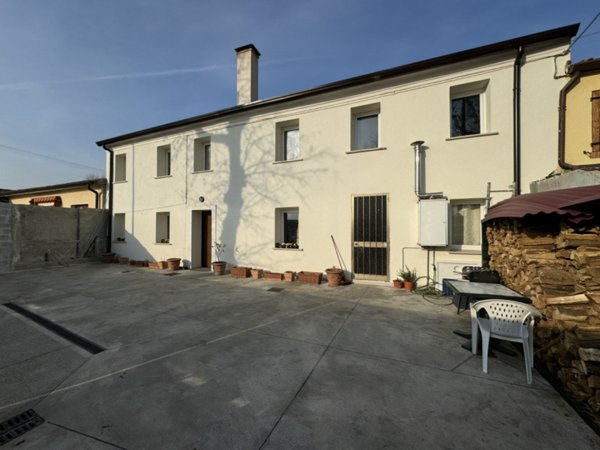 casa semindipendente in vendita a Baone in zona Rivadolmo