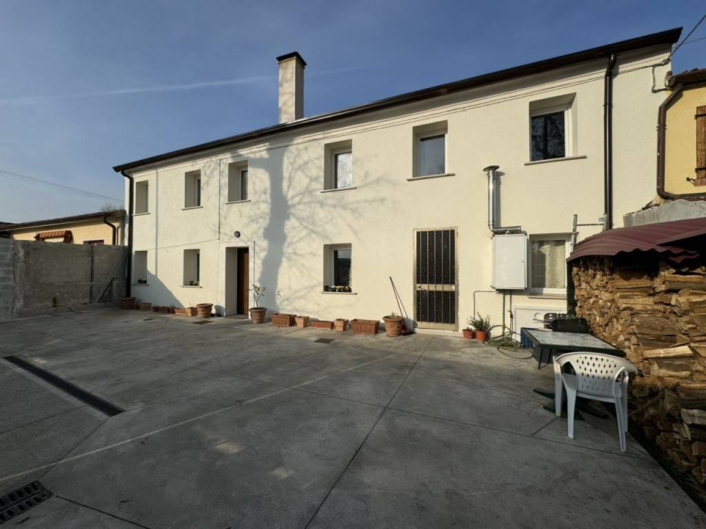 casa semindipendente in vendita a Baone in zona Rivadolmo